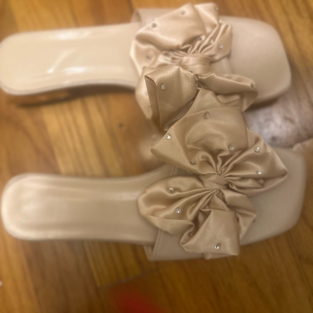 Elegant Beige Women's Slide Sandals brand new